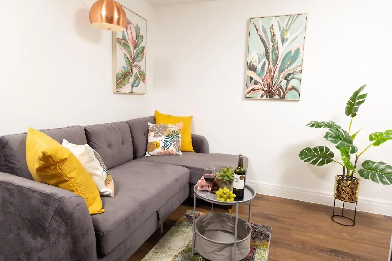 Luxury Pad Centrally Located Near Brighton Station