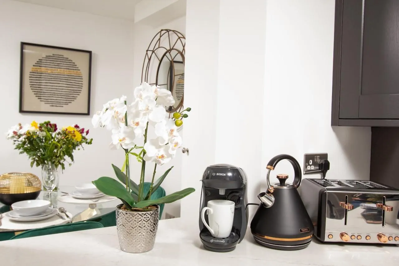 Apartment Luxury Pad Centrally Located Near Brighton Station
